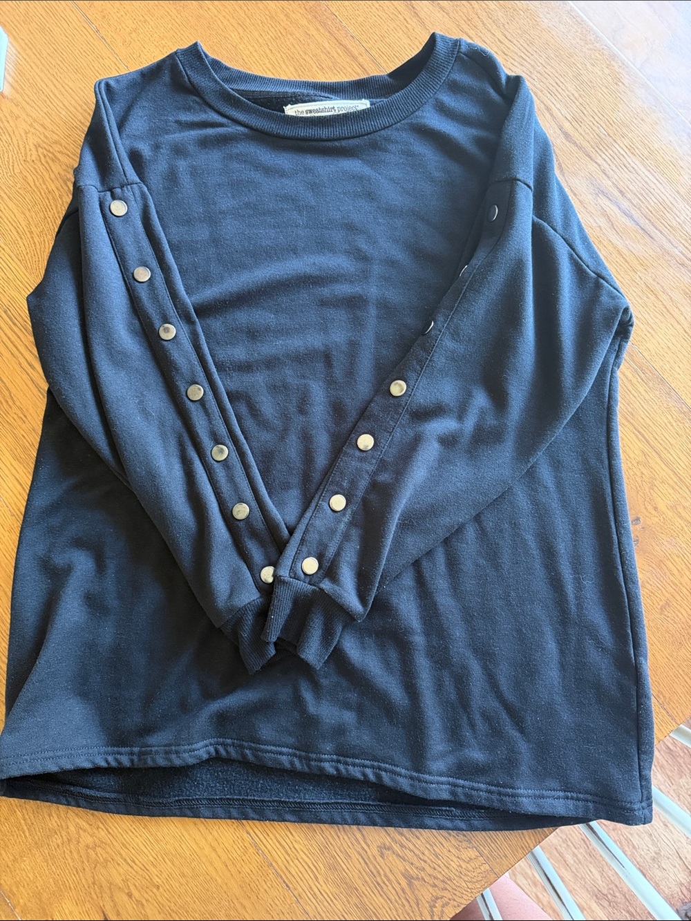 Women’s Crew Neck Button-Sleeve Sweater - Black